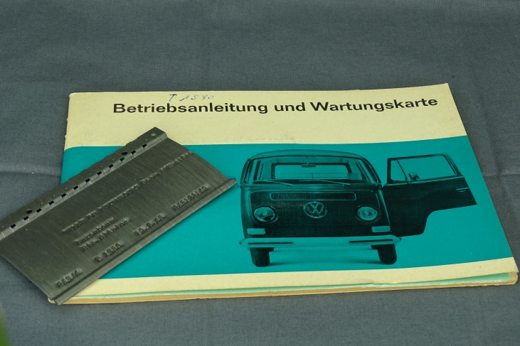 Handleiding Duits T2 1967 met onderhoudskaart en ponsplaat