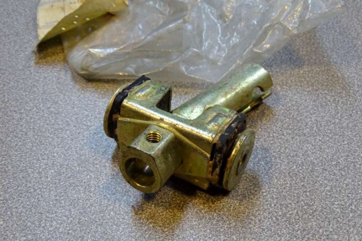 Schakelblokje 4 versnellingsbak Vw Polo 