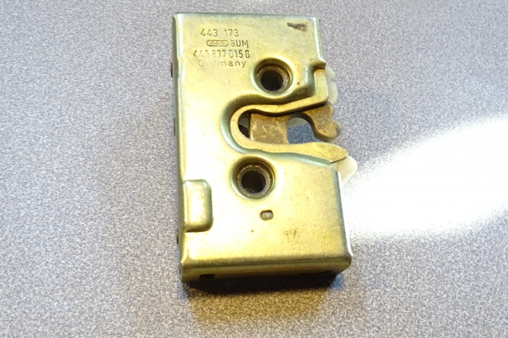 Deurslotblok links vooraan Audi 100